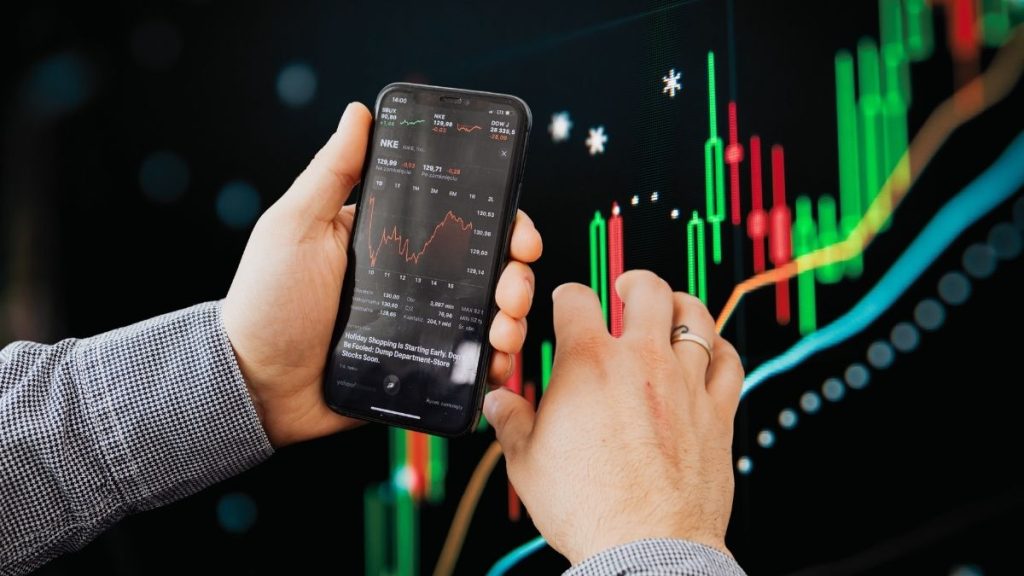 Las mejores apps y plataformas para invertir desde el móvil